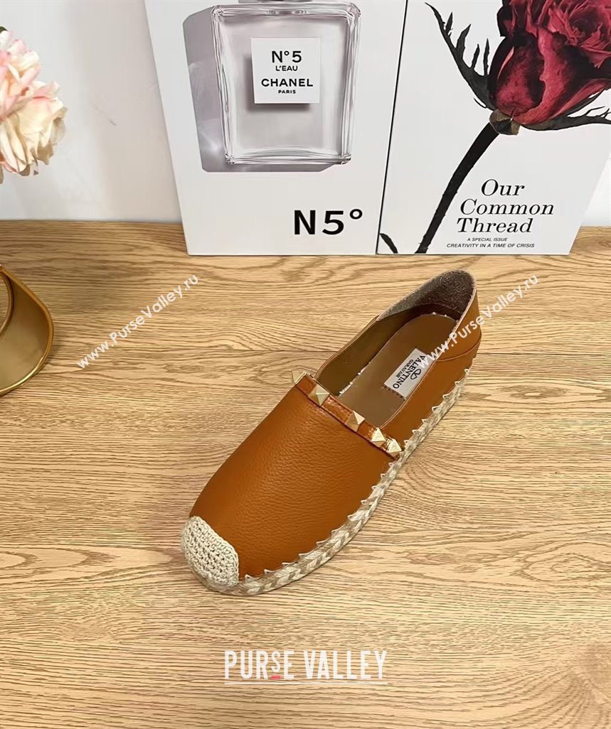 Valentino Rockstud Platform Espadrilles 2cm in Grained Calfskin Brown 2025 0426 (JD-250426096)