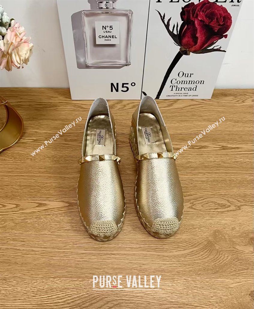 Valentino Rockstud Platform Espadrilles 2cm in Grained Calfskin Gold 2025 0426 (JD-250426095)