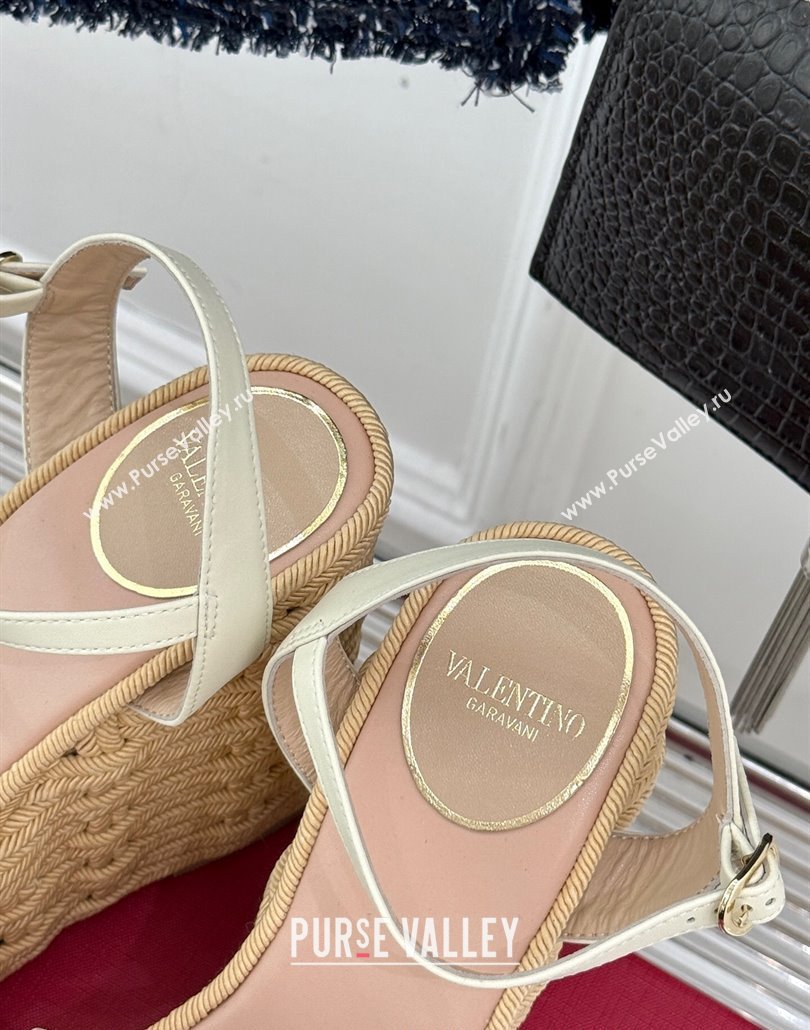 Valentino VLogo Signature Cherryfic Wedge Sandals 12cm in Jacquard Synthetic Raffia and Rope White 2025 (MD-250428015)