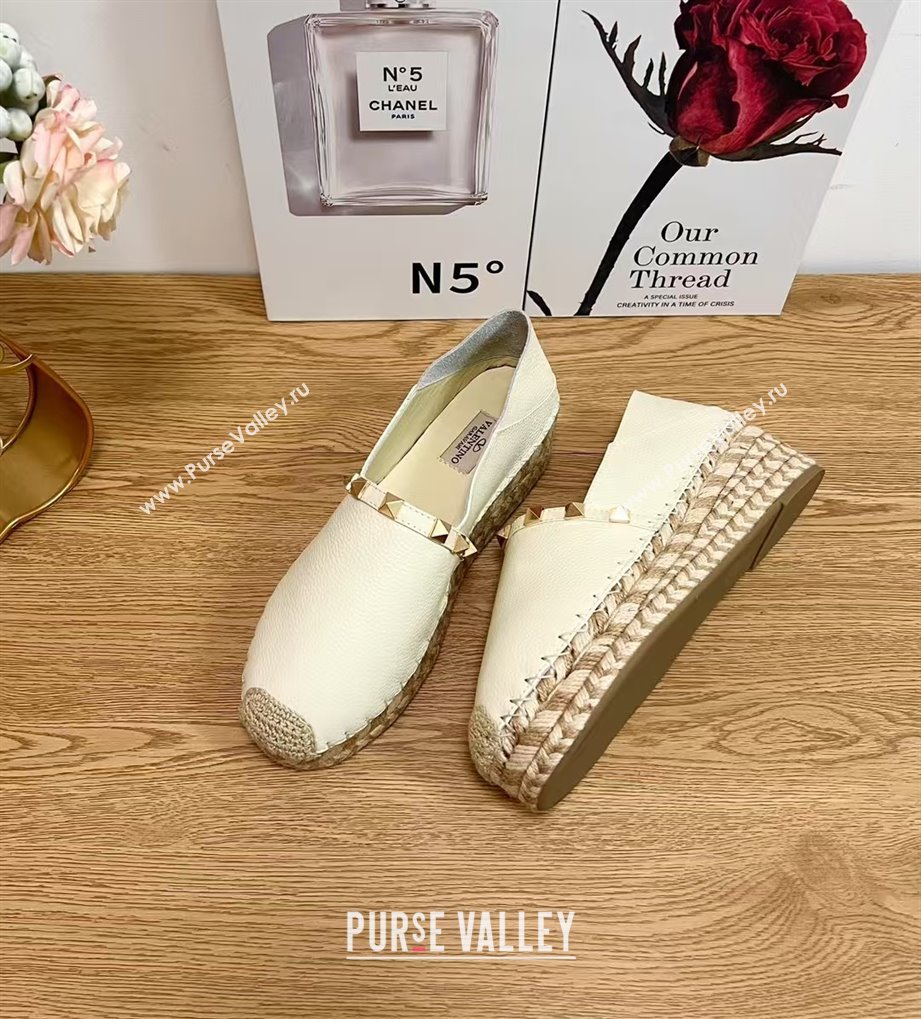 Valentino Rockstud Platform Espadrilles 2cm in Grained Calfskin White 2025 0426 (JD-250426097)