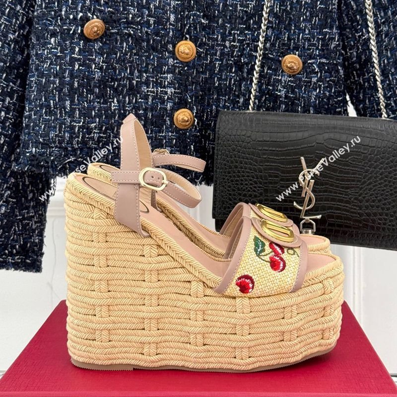 Valentino VLogo Signature Cherryfic Wedge Sandals 12cm in Jacquard Synthetic Raffia and Rope Dusty Pink 2025 (MD-250428017)