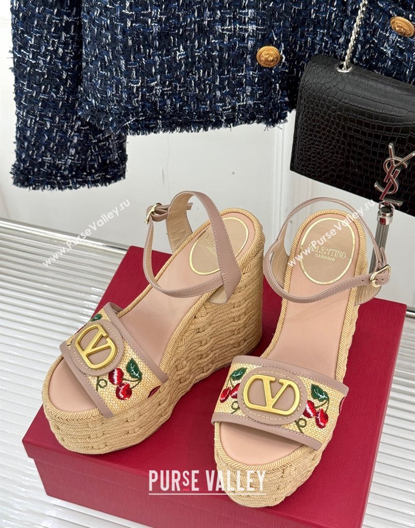 Valentino VLogo Signature Cherryfic Wedge Sandals 12cm in Jacquard Synthetic Raffia and Rope Dusty Pink 2025 (MD-250428017)