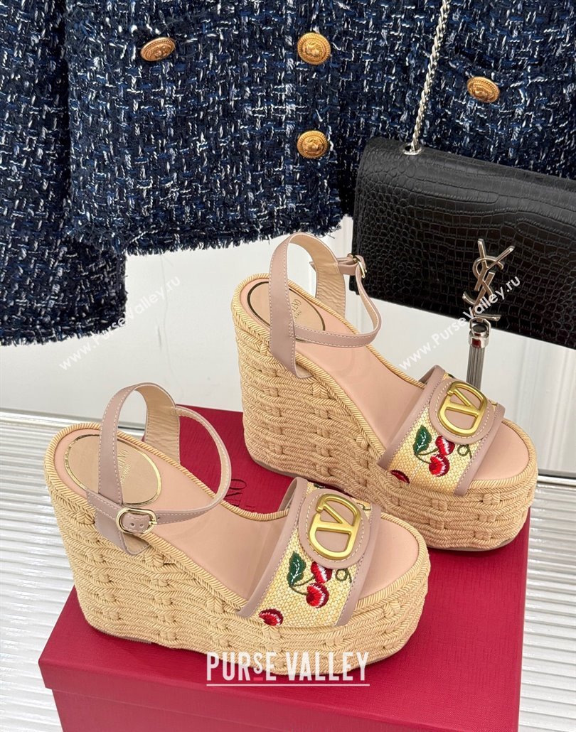 Valentino VLogo Signature Cherryfic Wedge Sandals 12cm in Jacquard Synthetic Raffia and Rope Dusty Pink 2025 (MD-250428017)