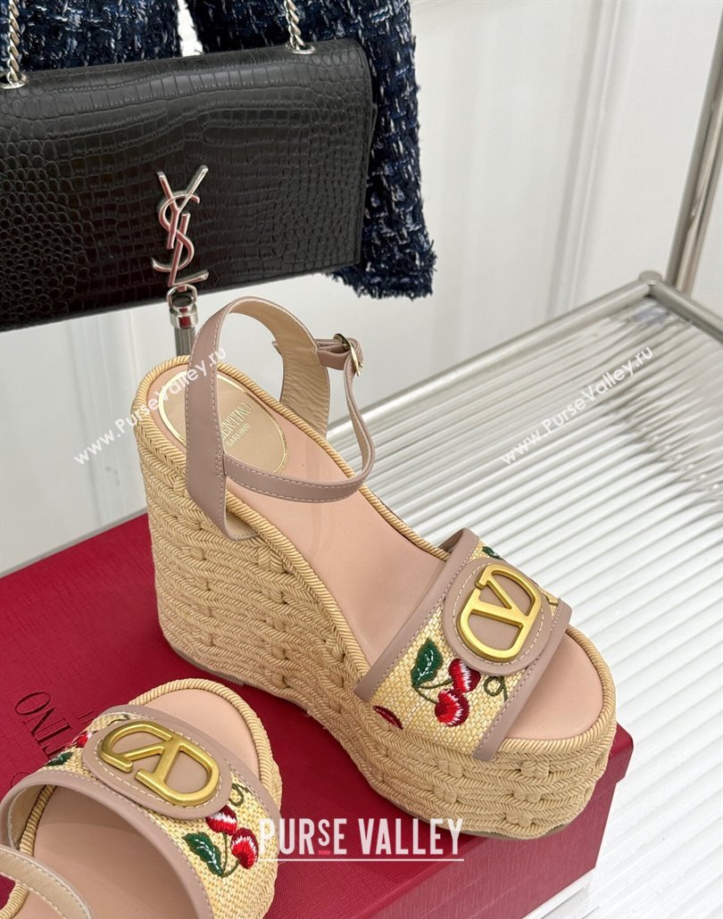 Valentino VLogo Signature Cherryfic Wedge Sandals 12cm in Jacquard Synthetic Raffia and Rope Dusty Pink 2025 (MD-250428017)