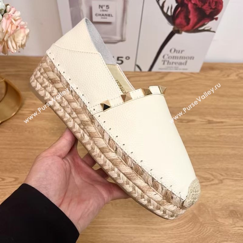 Valentino Rockstud Platform Espadrilles 2cm in Grained Calfskin White 2025 0426 (JD-250426097)