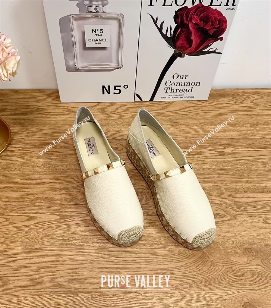 Valentino Rockstud Platform Espadrilles 2cm in Grained Calfskin White 2025 0426 (JD-250426097)