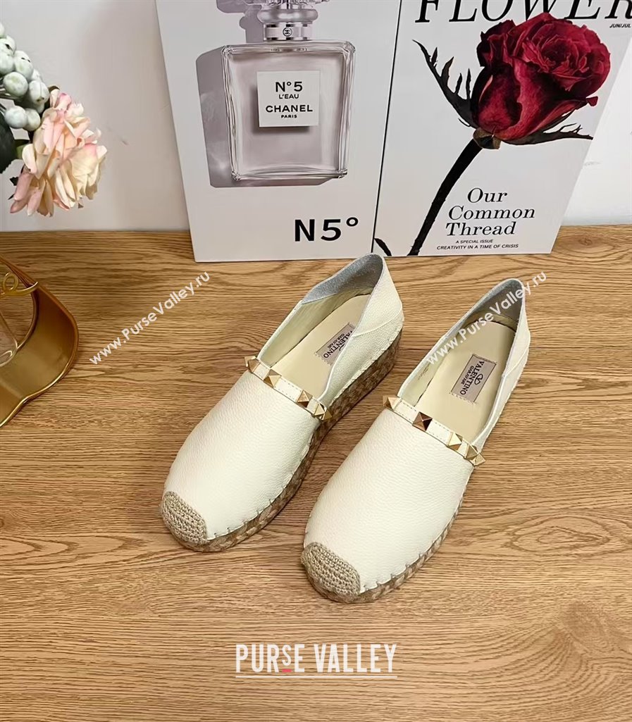 Valentino Rockstud Platform Espadrilles 2cm in Grained Calfskin White 2025 0426 (JD-250426097)