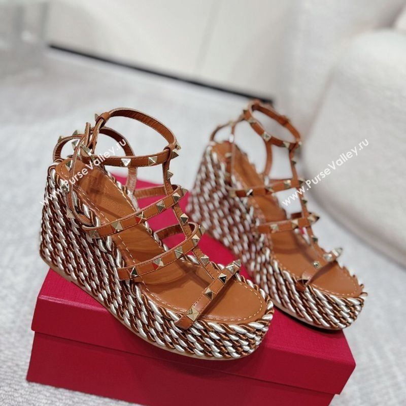 Valentino Rockstud Wedge Sandals 10cm with Calfskin Strap and Rope Brown 2025 VLTN042803 (MD-250428021)