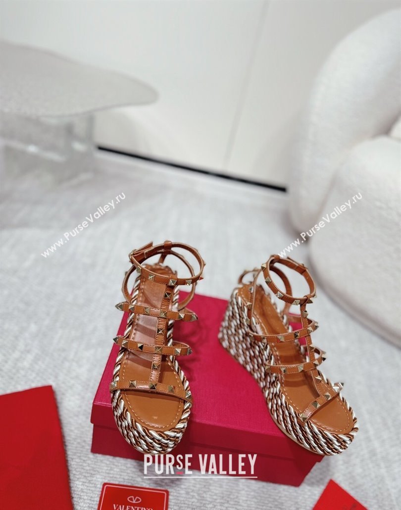 Valentino Rockstud Wedge Sandals 10cm with Calfskin Strap and Rope Brown 2025 VLTN042803 (MD-250428021)