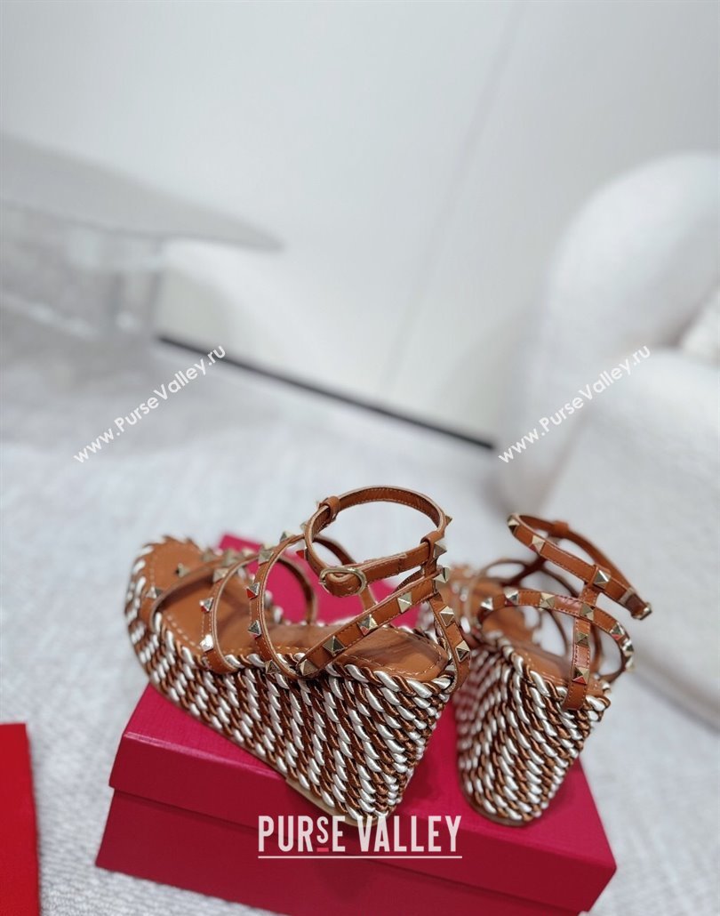 Valentino Rockstud Wedge Sandals 10cm with Calfskin Strap and Rope Brown 2025 VLTN042803 (MD-250428021)