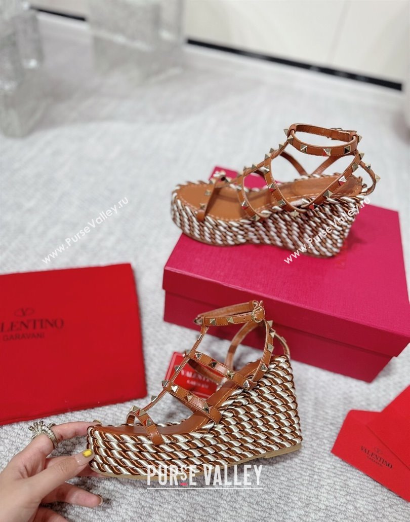 Valentino Rockstud Wedge Sandals 10cm with Calfskin Strap and Rope Brown 2025 VLTN042803 (MD-250428021)