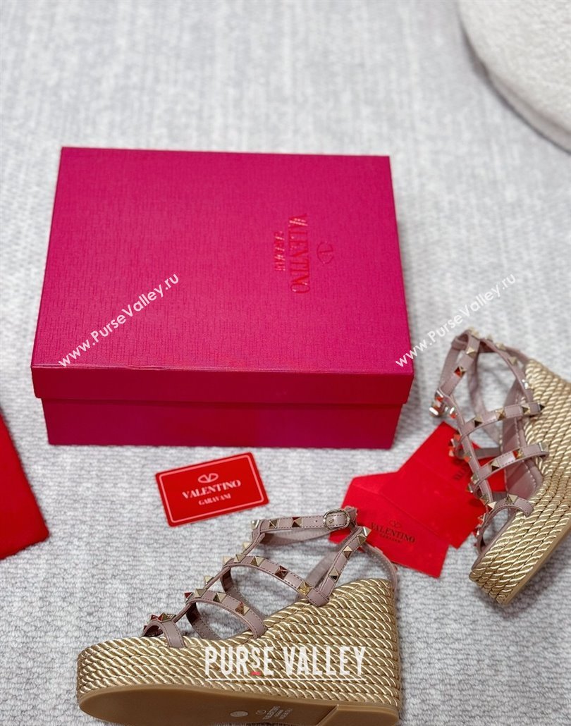 Valentino Rockstud Wedge Sandals 10cm with Calfskin Strap and Rope Dudty Pink 2025 VLTN042803 (MD-250428022)