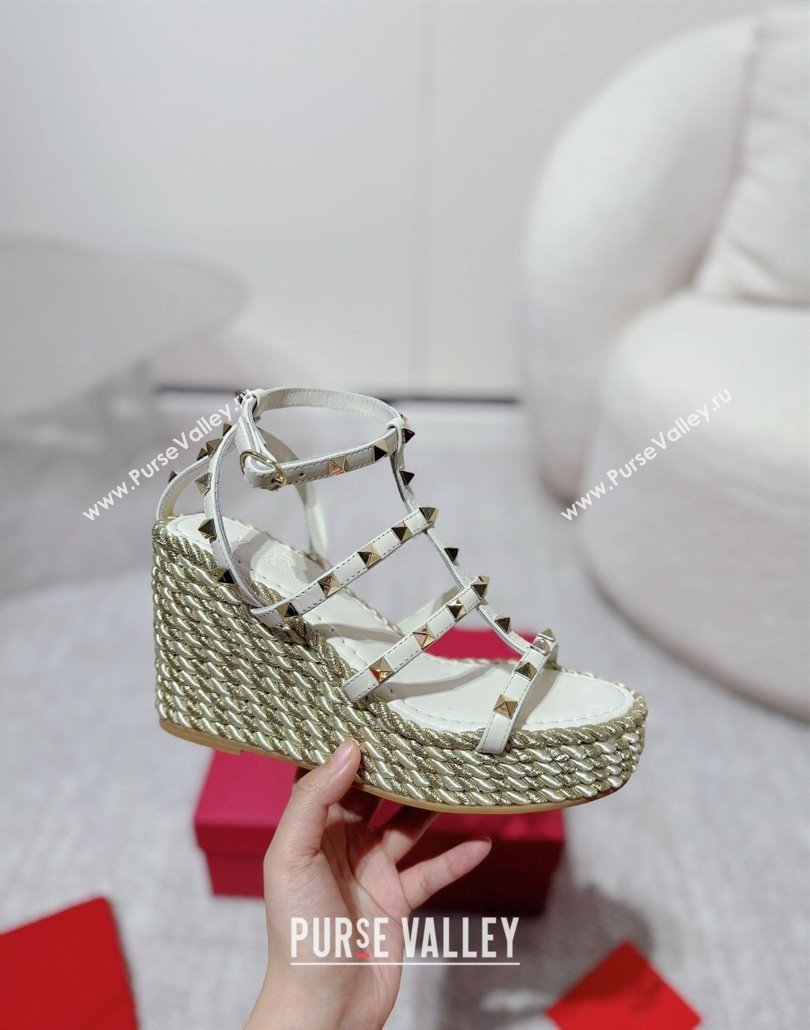 Valentino Rockstud Wedge Sandals 10cm with Calfskin Strap and Rope White 2025 VLTN042803 (MD-250428023)
