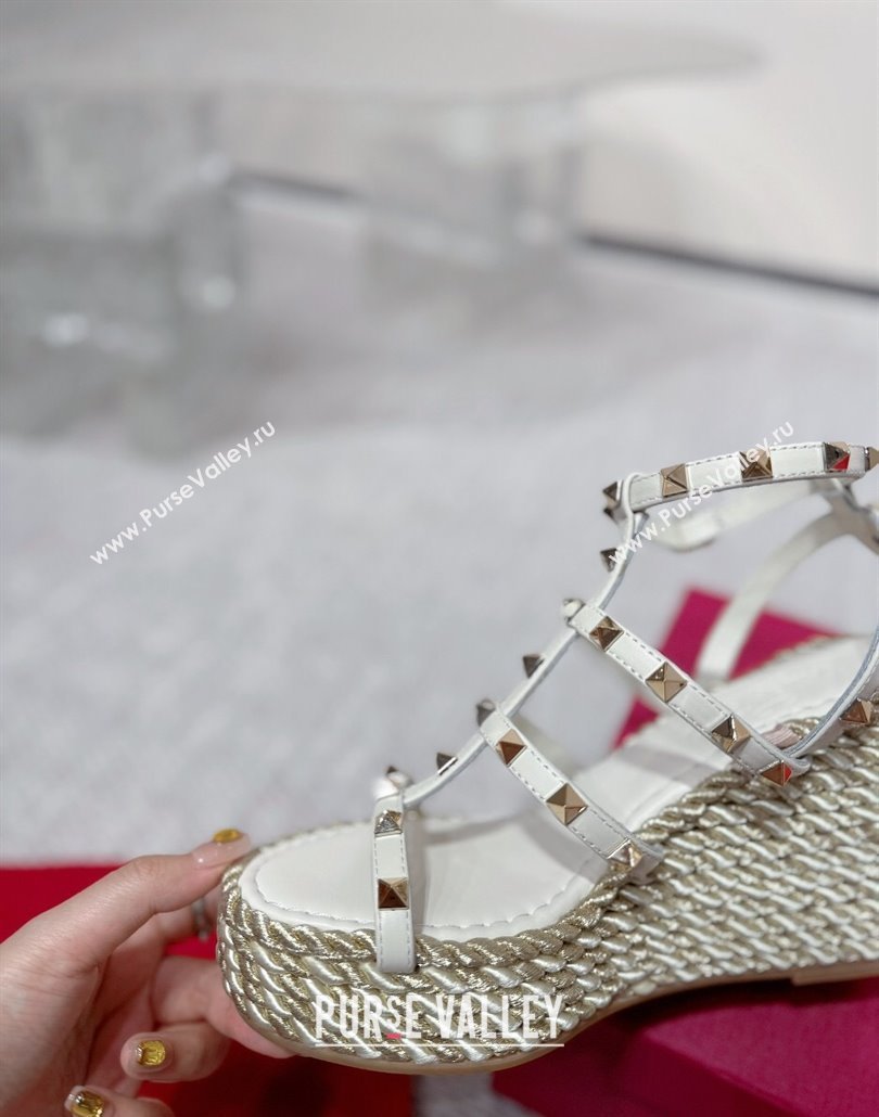 Valentino Rockstud Wedge Sandals 10cm with Calfskin Strap and Rope White 2025 VLTN042803 (MD-250428023)