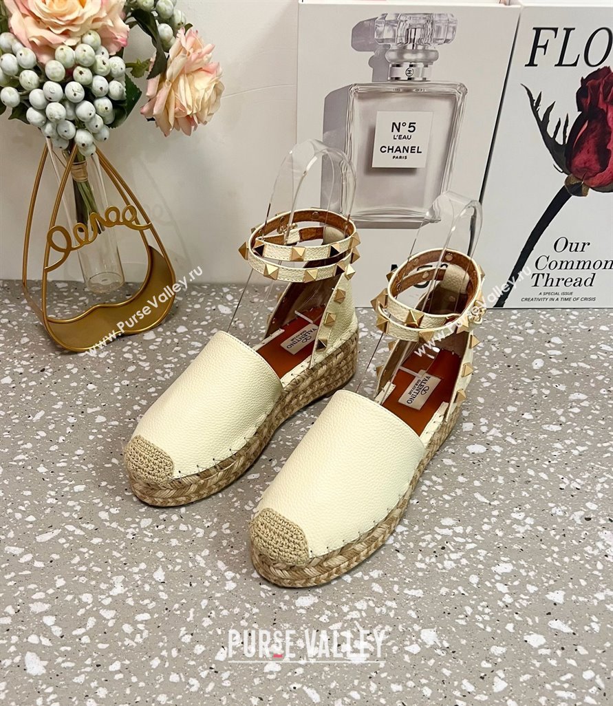 Valentino Rockstud Platform Espadrilles in Grained Calfskin with Ankle Strap White 2025 (JD-250426102)