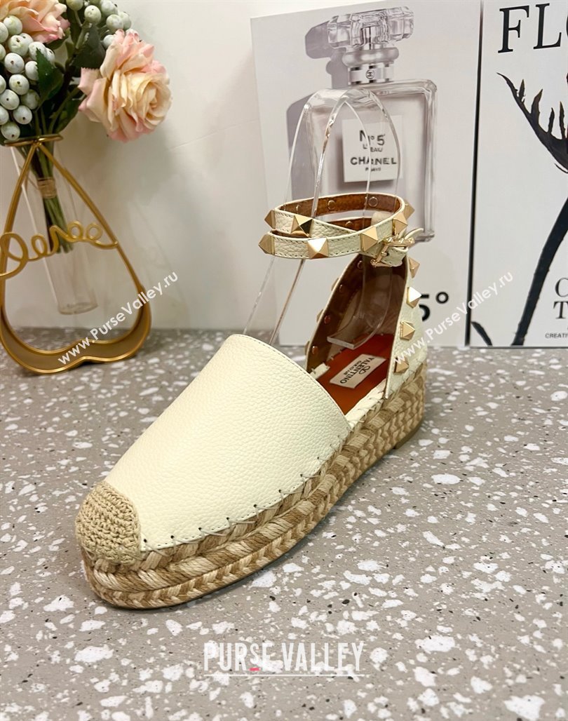 Valentino Rockstud Platform Espadrilles in Grained Calfskin with Ankle Strap White 2025 (JD-250426102)
