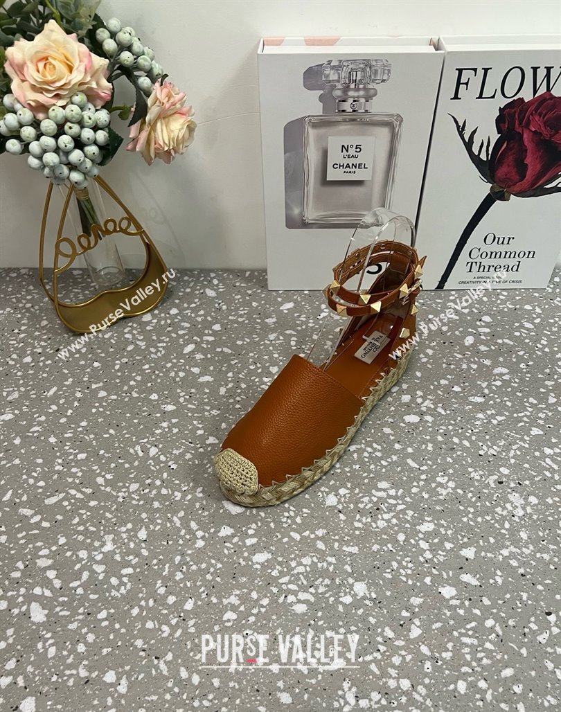 Valentino Rockstud Platform Espadrilles in Grained Calfskin with Ankle Strap Brown 2025 (JD-250426105)