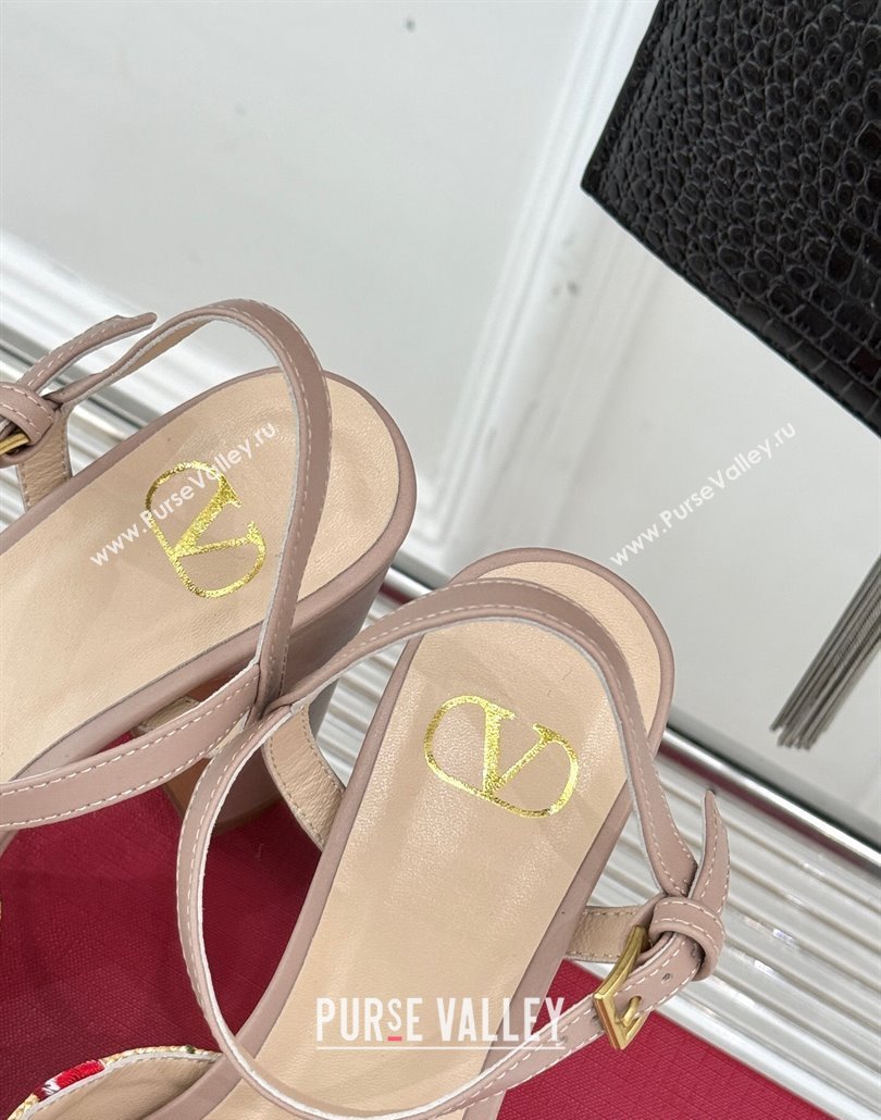 Valentino VLogo Signature Cherryfic Platform Sandals 11cm in Jacquard Synthetic Raffia Light Pink 2025 (MD-250428048)