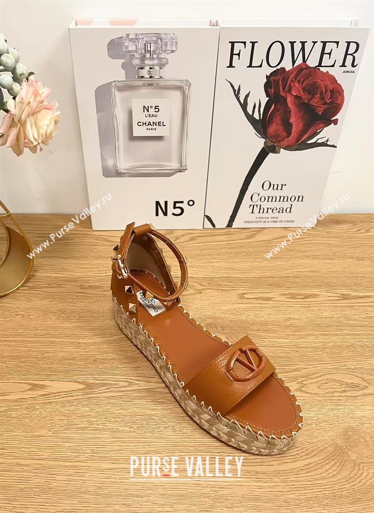 Valentino Vlogo Platform Espadrille Sandals in Grained Calfskin Brown 2025 0426 (JD-250426101)