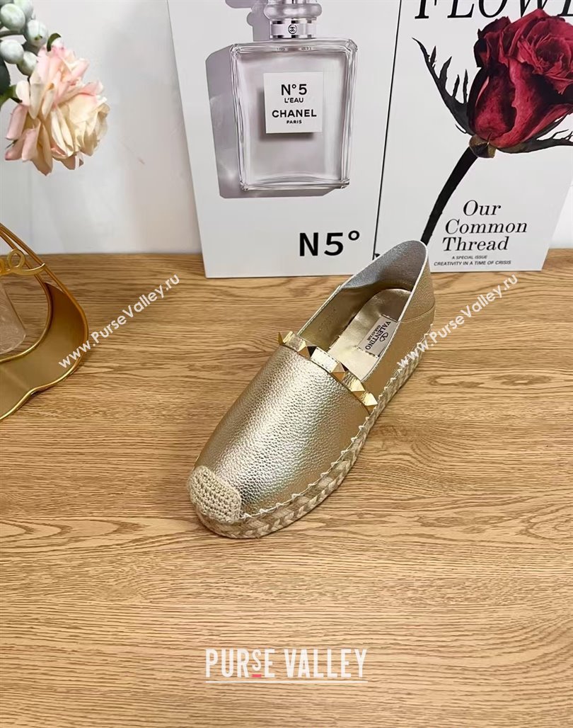 Valentino Rockstud Platform Espadrilles 2cm in Grained Calfskin Gold 2025 0426 (JD-250426095)