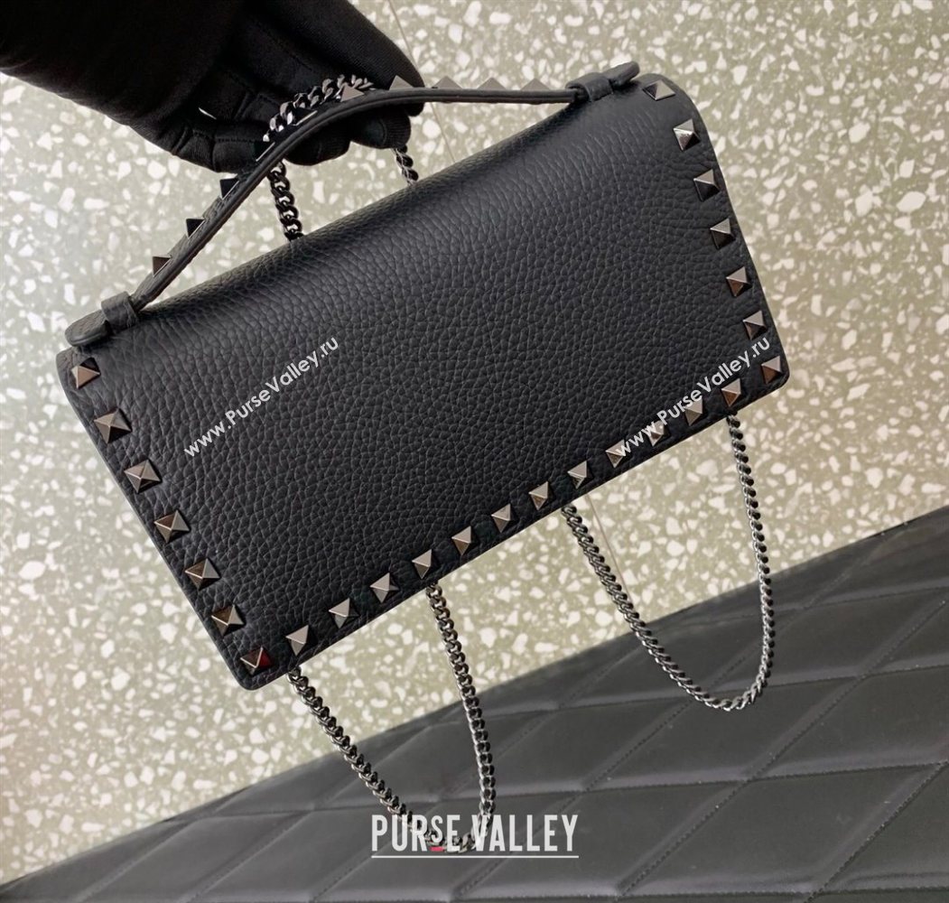 Valentino Rockstud Wallet with Chain in Grainy Calfskin Black/Gunmetal 2025 VLTN098 (LKF-250626029)