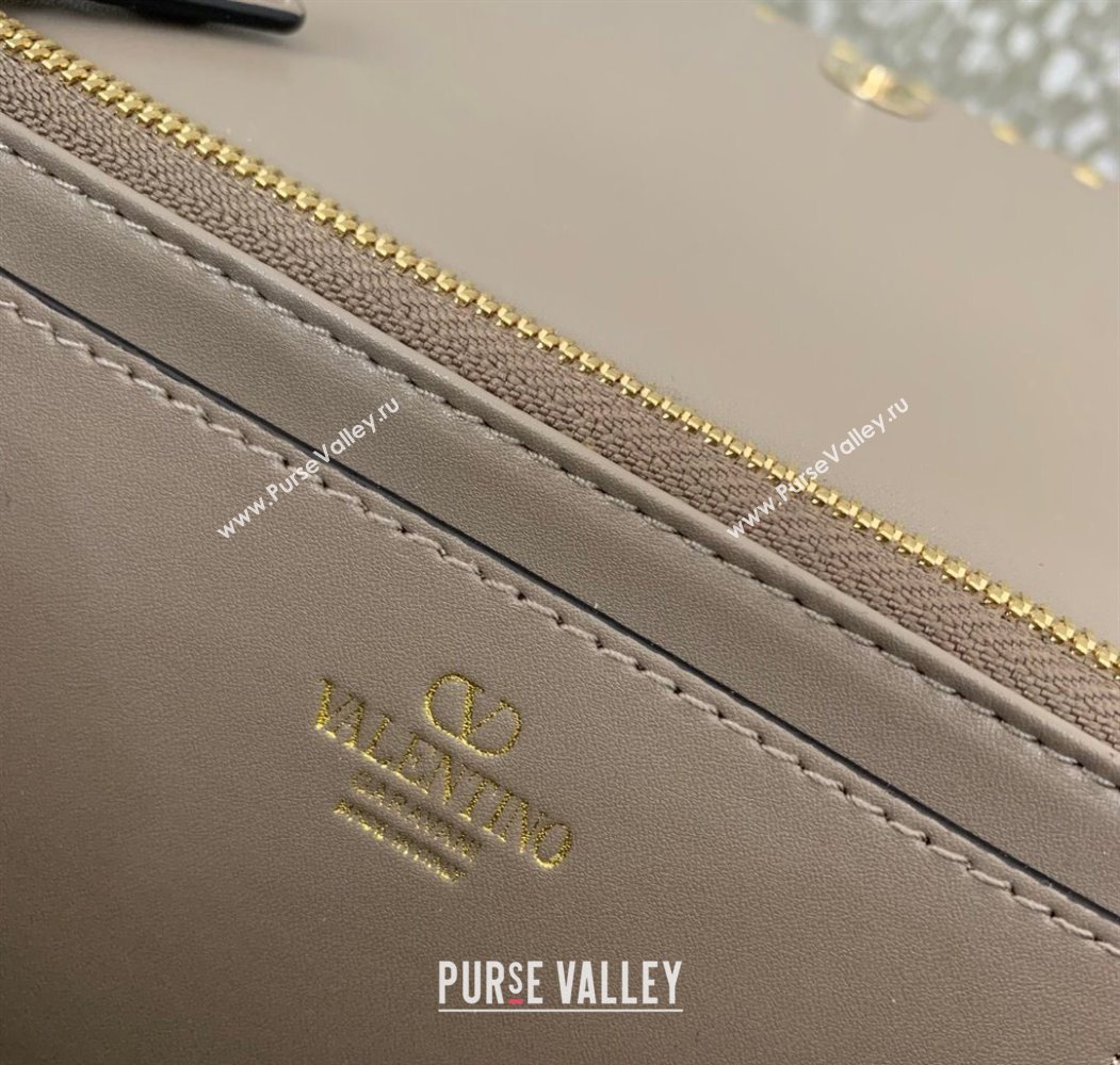 Valentino Rockstud Wallet with Chain in Grainy Calfskin Grey 2025 VLTN098 (LKF-250626032)