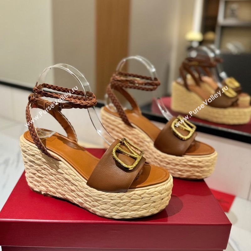 Valentino VLogo Grainy Calfskin Wedge Sandals 9cm Brown/Gold 2025 VA082113 (MD-250821127)