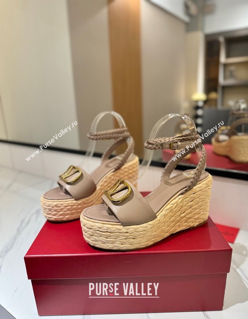Valentino VLogo Grainy Calfskin Wedge Sandals 9cm Dusty Beige 2025 VA082113 (MD-250821128)