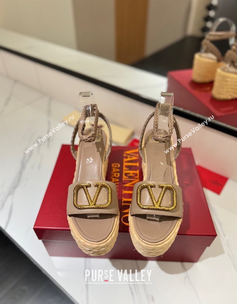 Valentino VLogo Grainy Calfskin Wedge Sandals 9cm Dusty Beige 2025 VA082113 (MD-250821128)