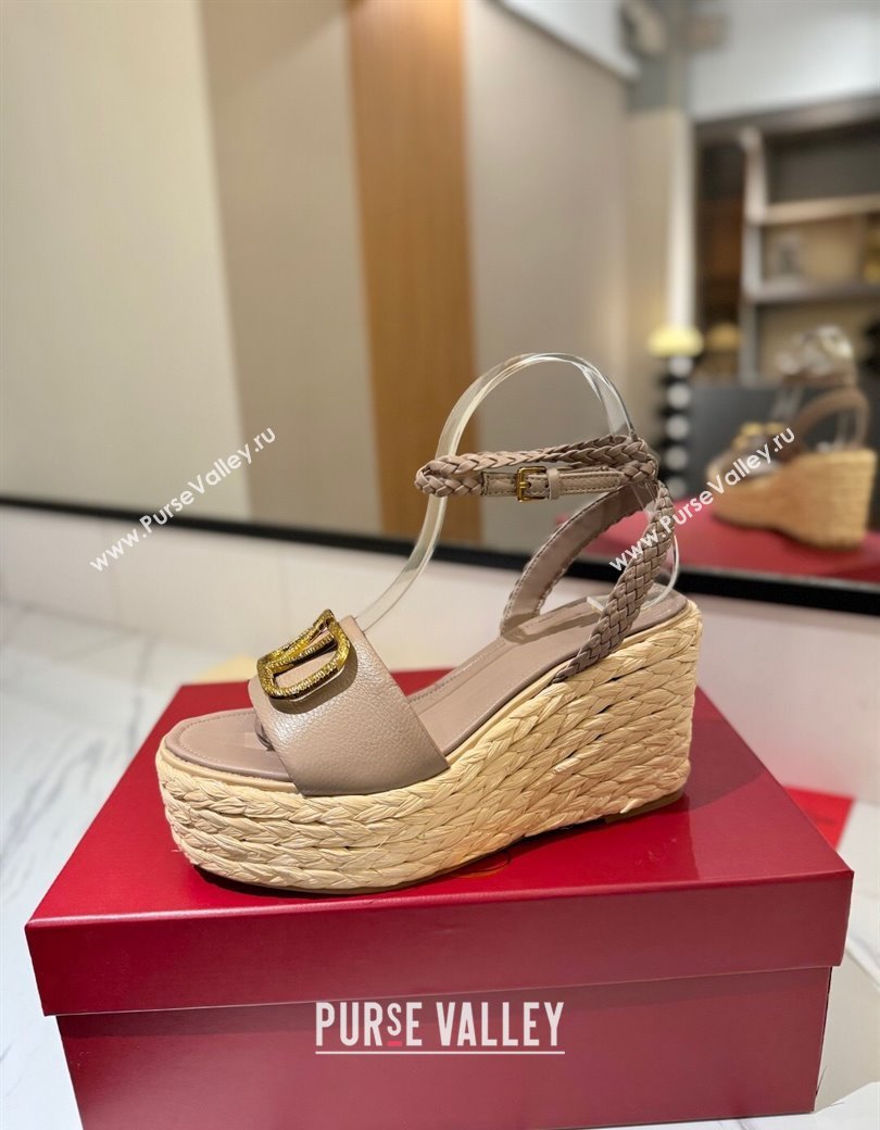 Valentino VLogo Grainy Calfskin Wedge Sandals 9cm Dusty Beige 2025 VA082113 (MD-250821128)
