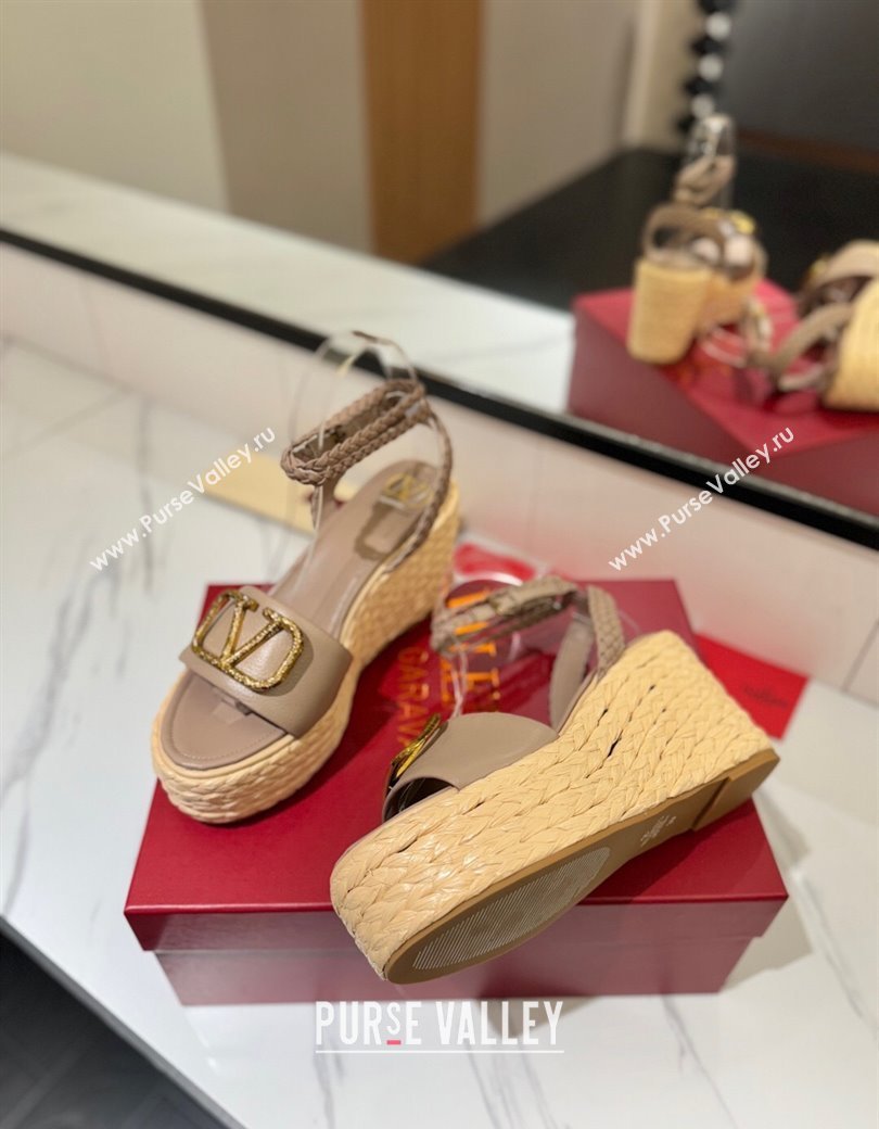 Valentino VLogo Grainy Calfskin Wedge Sandals 9cm Dusty Beige 2025 VA082113 (MD-250821128)