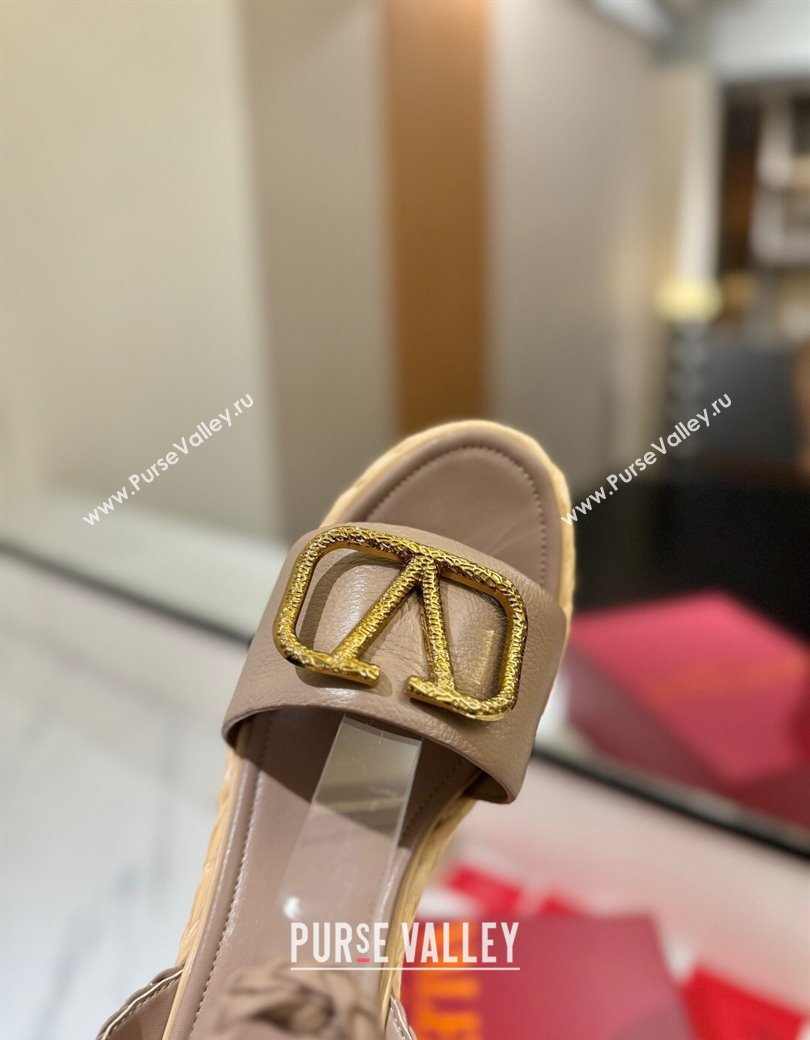 Valentino VLogo Grainy Calfskin Wedge Sandals 9cm Dusty Beige 2025 VA082113 (MD-250821128)