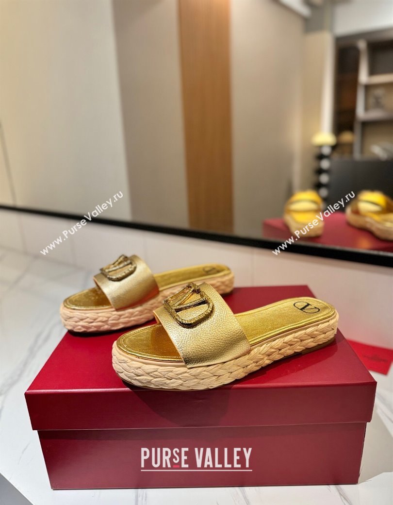 Valentino VLogo Grainy Calfskin Flat Slides Sandal Gold-Tone 2025 VA082114 (MD-250821136)