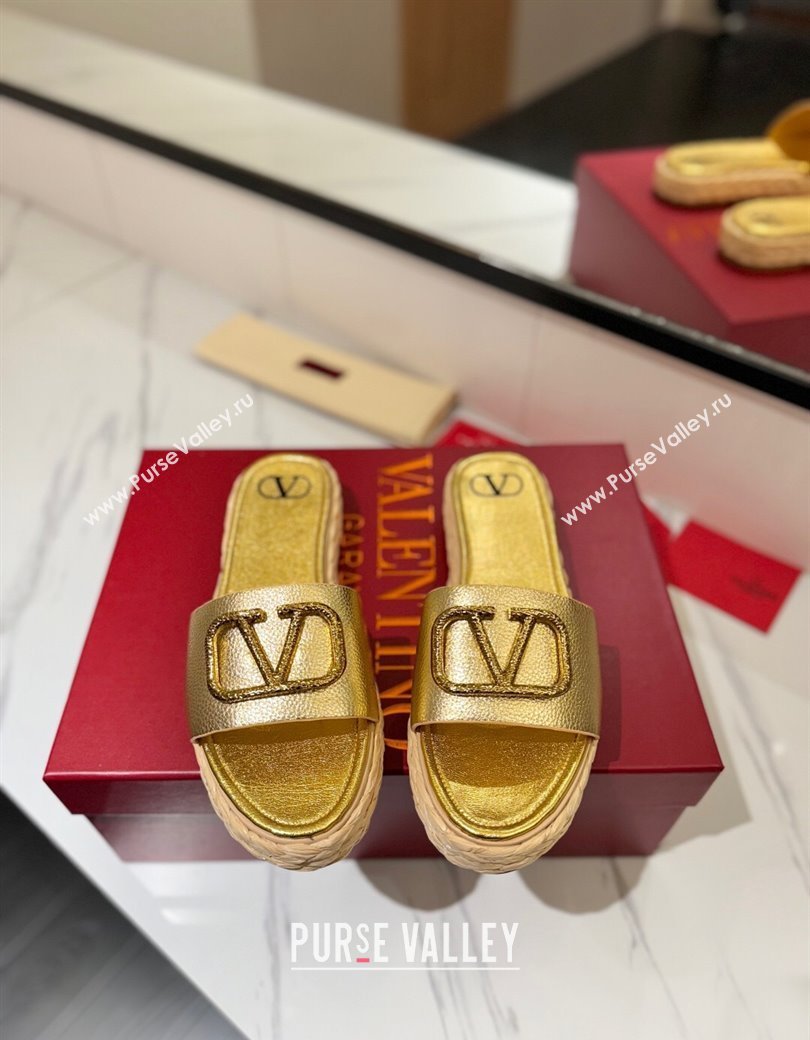Valentino VLogo Grainy Calfskin Flat Slides Sandal Gold-Tone 2025 VA082114 (MD-250821136)