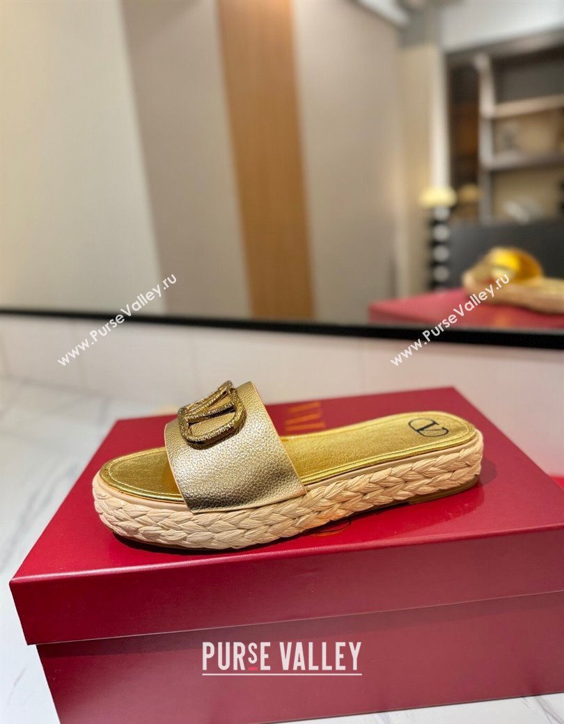 Valentino VLogo Grainy Calfskin Flat Slides Sandal Gold-Tone 2025 VA082114 (MD-250821136)