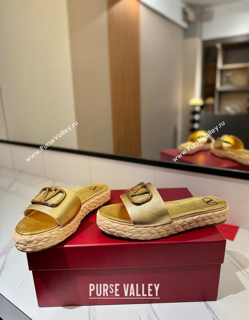 Valentino VLogo Grainy Calfskin Flat Slides Sandal Gold-Tone 2025 VA082114 (MD-250821136)