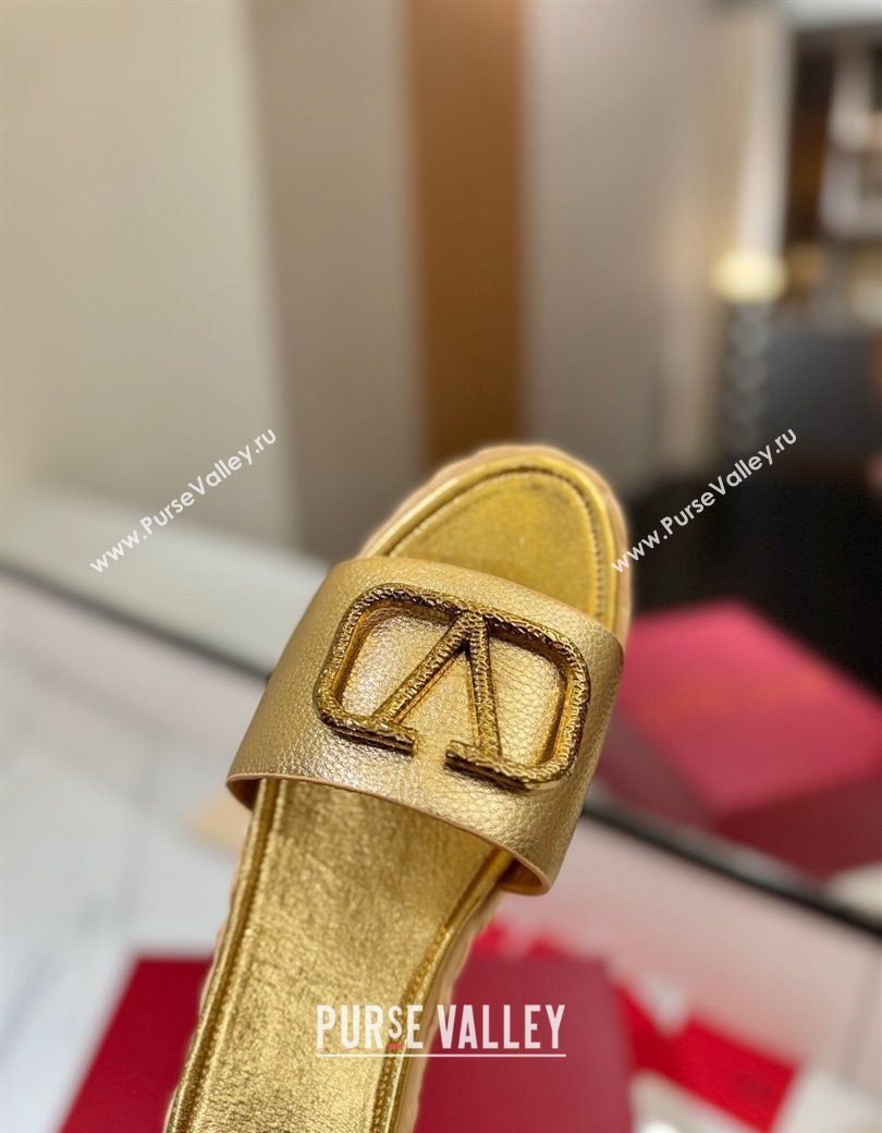 Valentino VLogo Grainy Calfskin Flat Slides Sandal Gold-Tone 2025 VA082114 (MD-250821136)