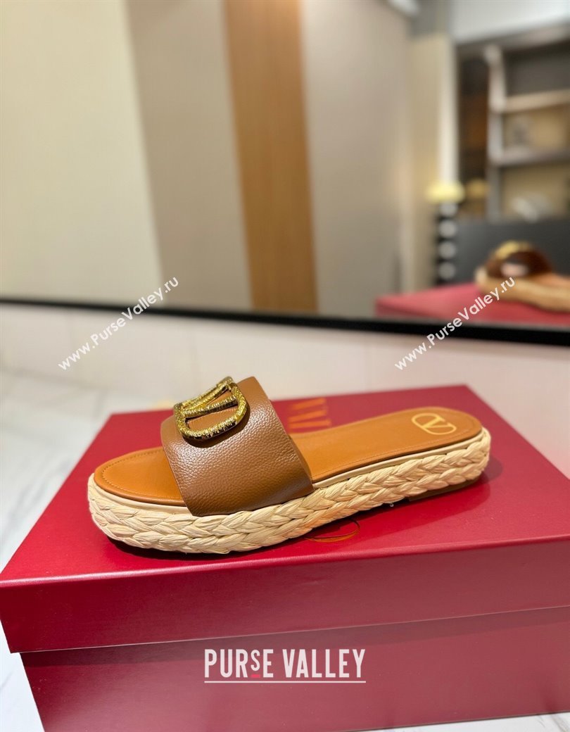 Valentino VLogo Grainy Calfskin Flat Slides Sandal Brown/Gold 2025 VA082114 (MD-250821137)