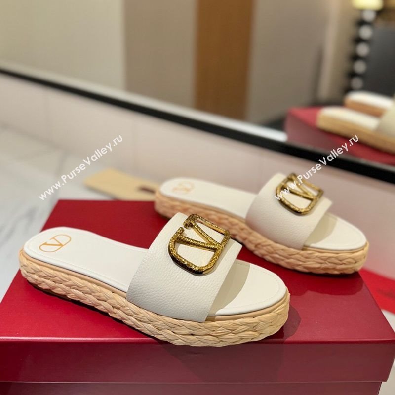Valentino VLogo Grainy Calfskin Flat Slides Sandal White/Gold 2025 VA082114 (MD-250821138)