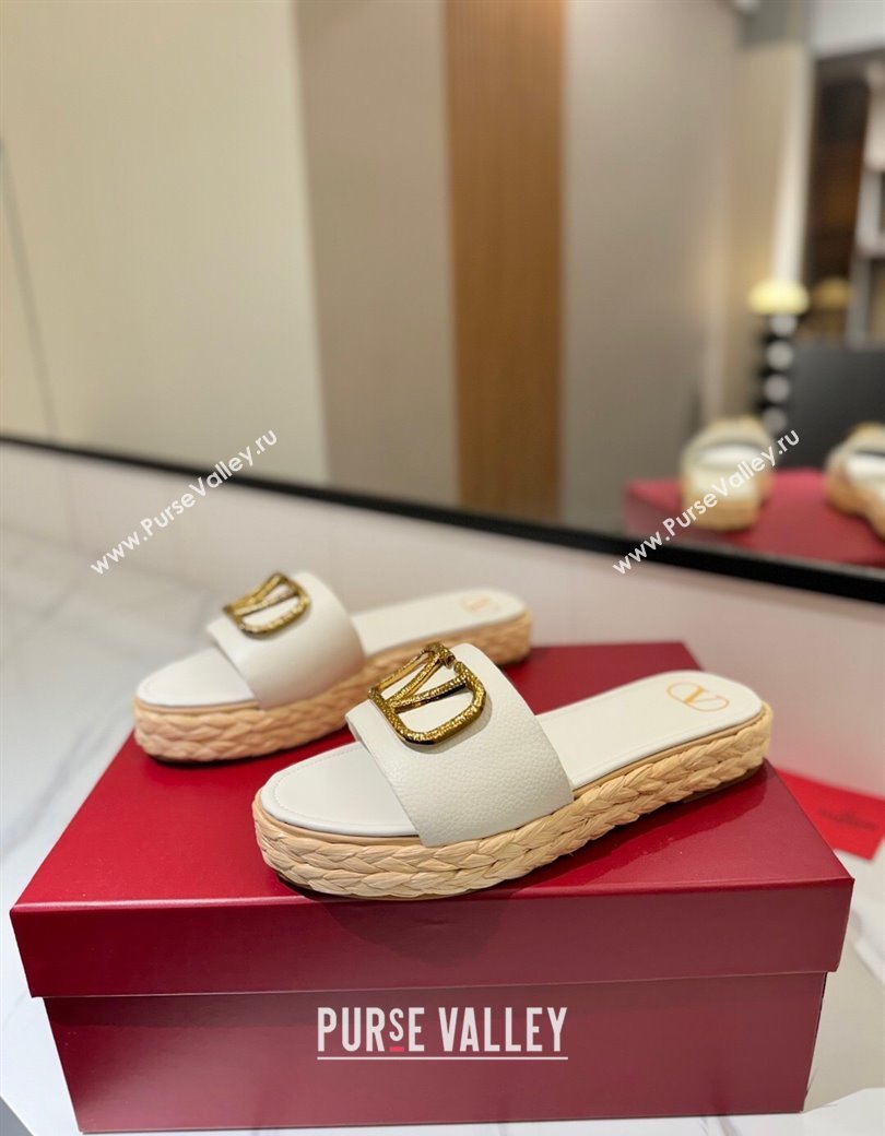 Valentino VLogo Grainy Calfskin Flat Slides Sandal White/Gold 2025 VA082114 (MD-250821138)