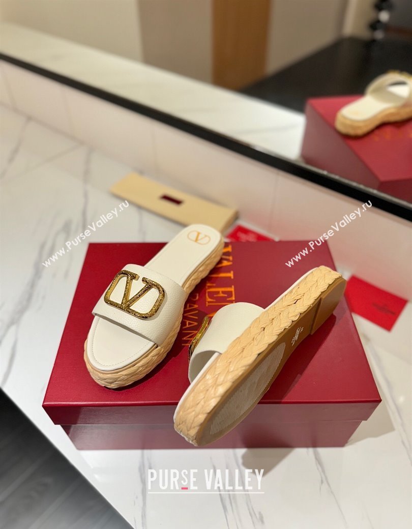 Valentino VLogo Grainy Calfskin Flat Slides Sandal White/Gold 2025 VA082114 (MD-250821138)