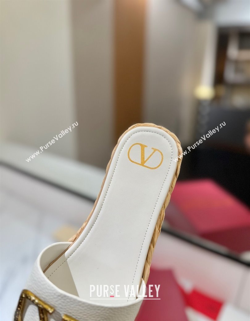 Valentino VLogo Grainy Calfskin Flat Slides Sandal White/Gold 2025 VA082114 (MD-250821138)