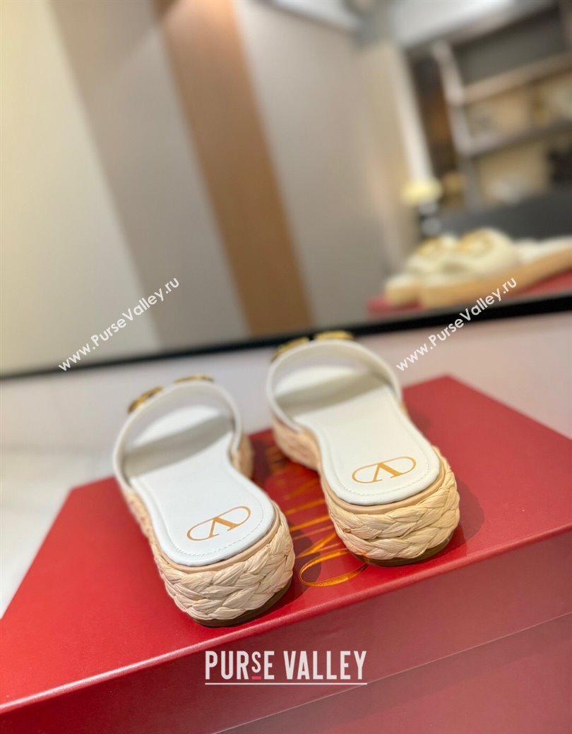 Valentino VLogo Grainy Calfskin Flat Slides Sandal White/Gold 2025 VA082114 (MD-250821138)