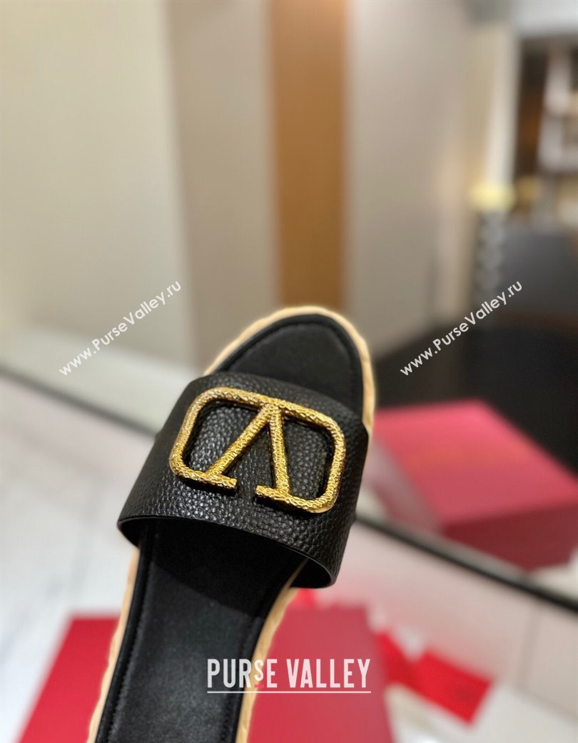 Valentino VLogo Grainy Calfskin Flat Slides Sandal Black/Gold 2025 VA082114 (MD-250821140)