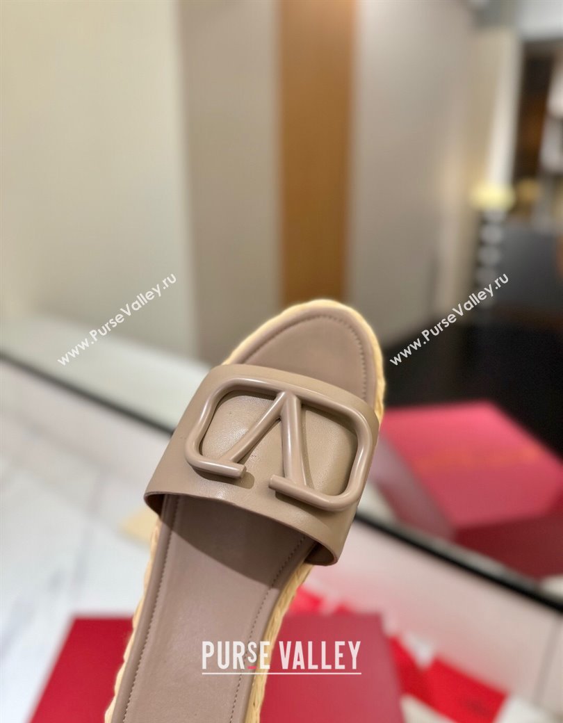 Valentino VLogo Calfskin Leather Flat Slides Sandal Dusty Beige 2 2025 VA082114 (MD-250821145)