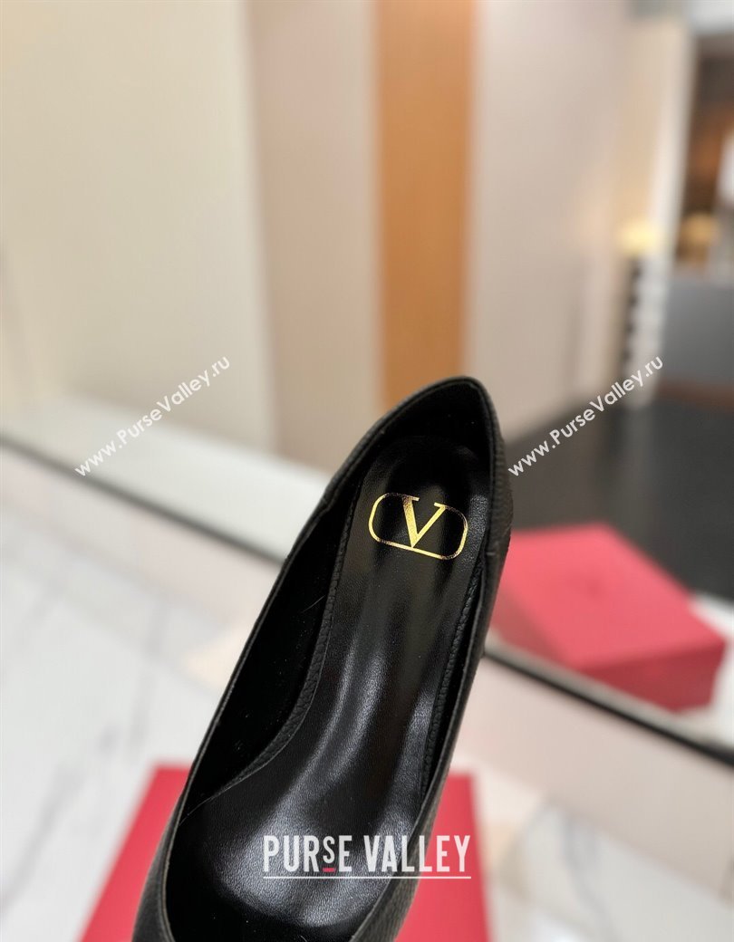 Valentino VLogo Signature Flat Shoes in Grained Calfskin Black 2025 VA082103 (MD-250821016)
