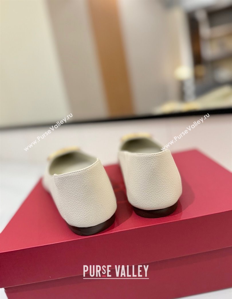Valentino VLogo Signature Flat Shoes in Grained Calfskin White 2025 VA082103 (MD-250821018)