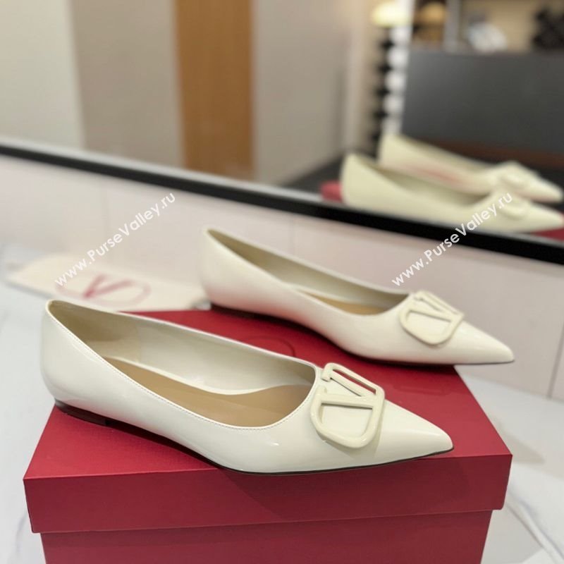 Valentino VLogo Signature Flat Shoes in Patent Calfskin White 2025 VA082104 (MD-250821021)