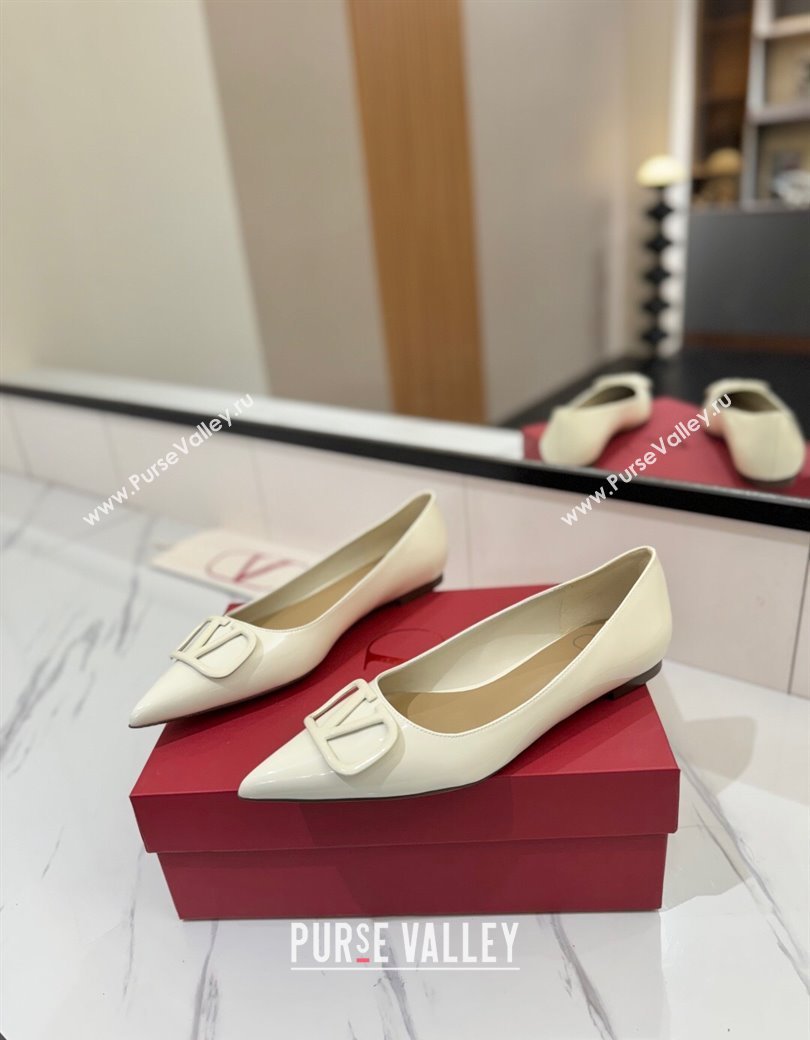 Valentino VLogo Signature Flat Shoes in Patent Calfskin White 2025 VA082104 (MD-250821021)