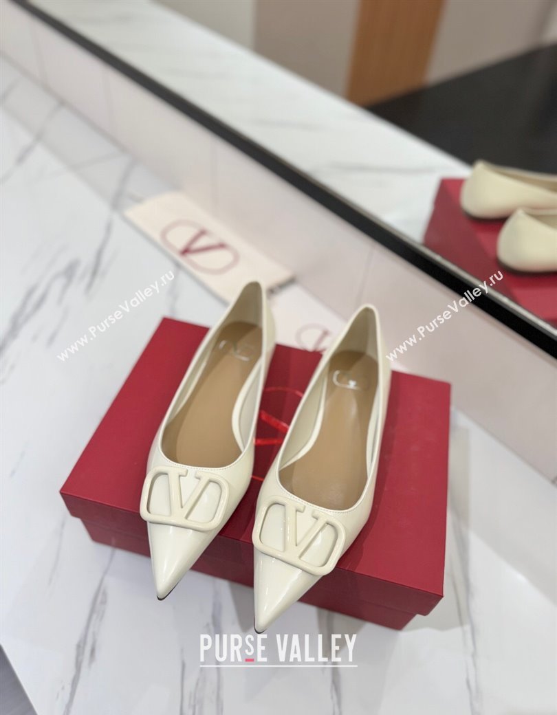 Valentino VLogo Signature Flat Shoes in Patent Calfskin White 2025 VA082104 (MD-250821021)
